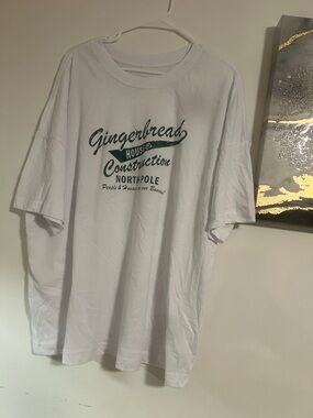 Goodfellow & Co White Short Sleeve Tee with Green Graphic